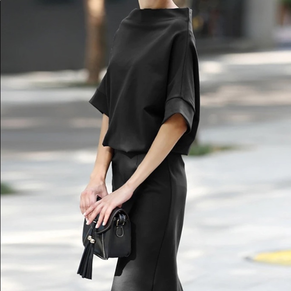 Vicky and Lucas black SHORT BATWING SLEEVE BOAT NECK KNITTED MIDI DRESS